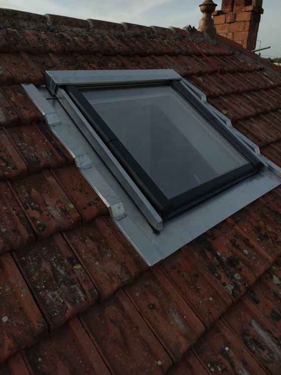 Abergement de velux en zinc naturel à Montrevel-en-Bresse, Bourg-en-Bresse, FR ZINGUERIE COUVERTURE